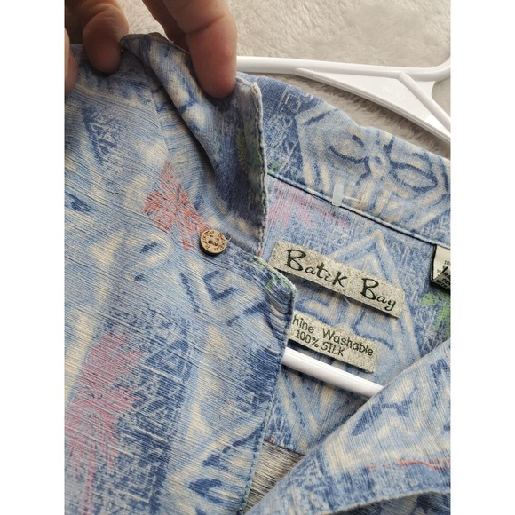 Batik Bay Shirt Mens Medium Blue Hawaiian Silk Short Sleeve Collared Button Down - Picture 9 of 13